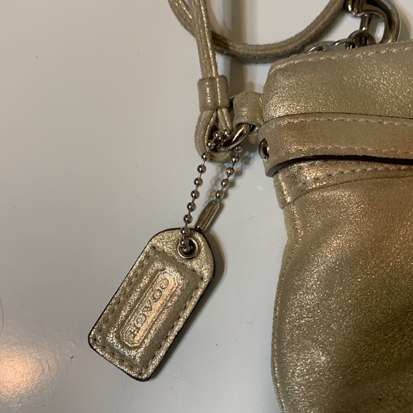 Coach gold leather wristlet - Picture 3 of 4